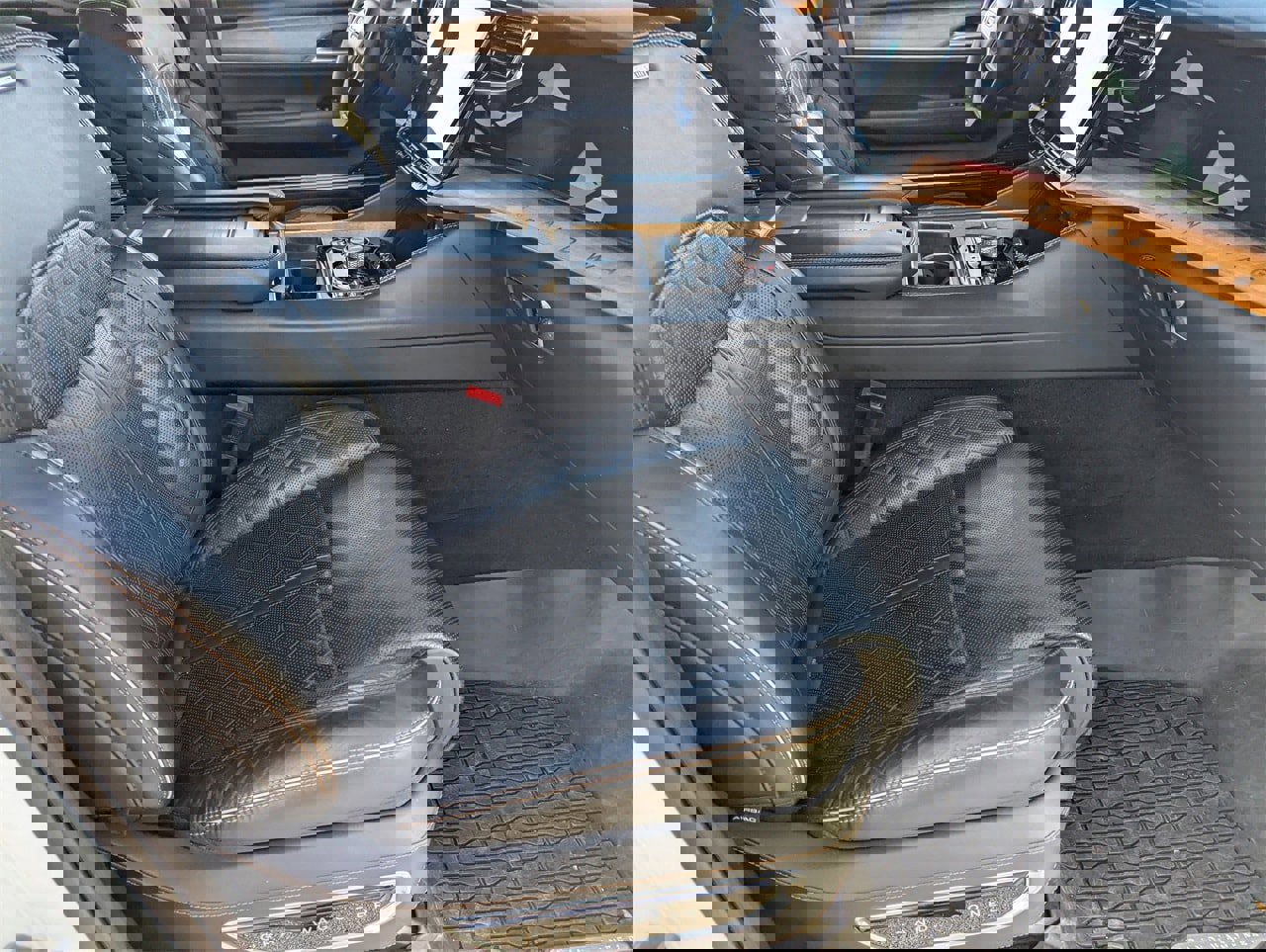 Used 2024 Jeep Grand Wagoneer L Series III image 14