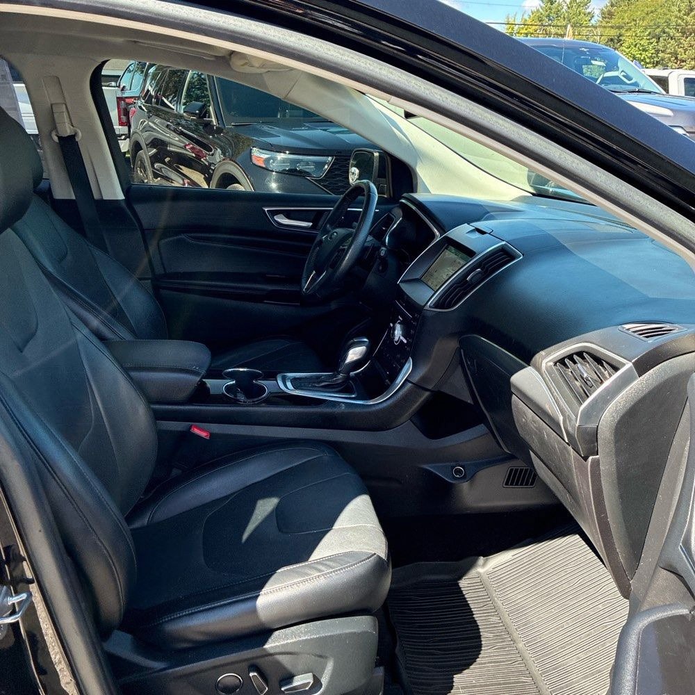 Used 2017 Ford Edge Titanium w/ Equipment Group 301A AWD/4WD image 6
