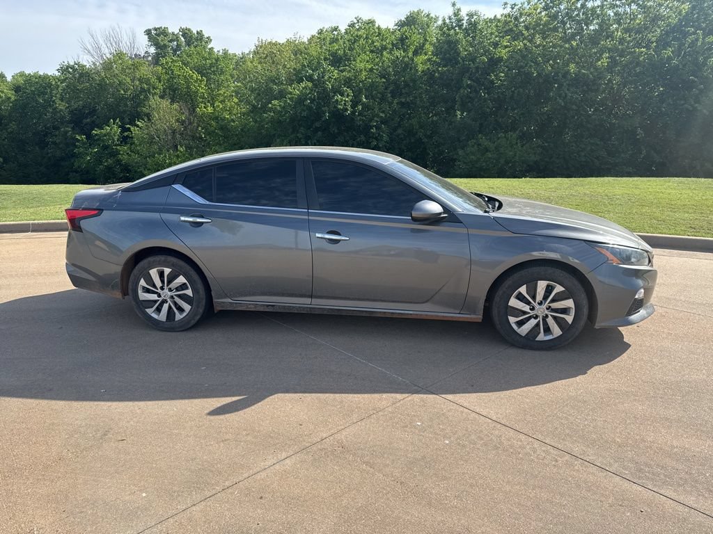 Used 2022 Nissan Altima 2.5 S FWD image 2