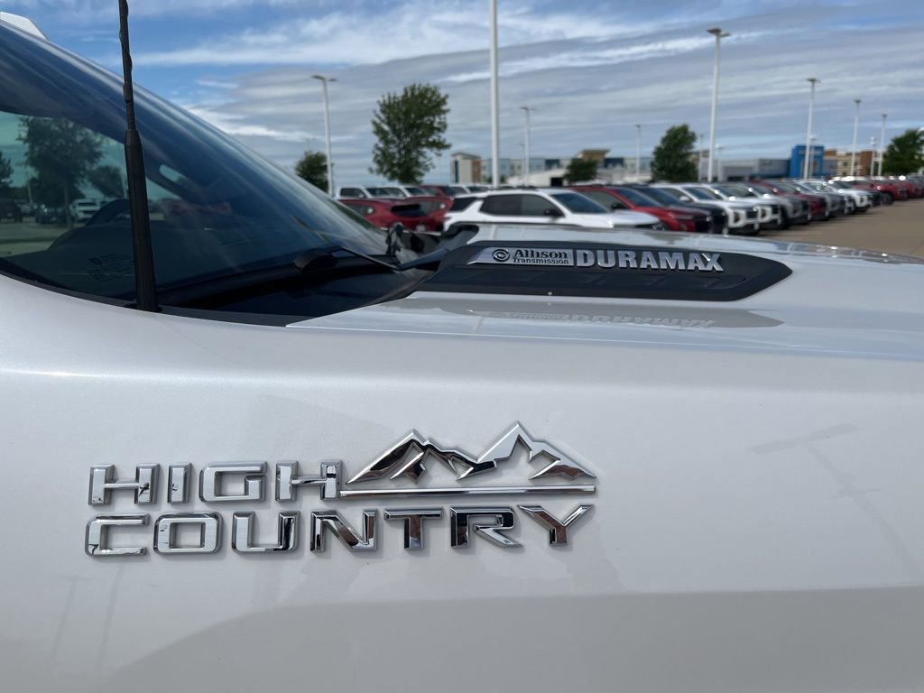 Used 2023 Chevrolet Silverado 2500 High Country w/ Safety Package II AWD/4WD image 9