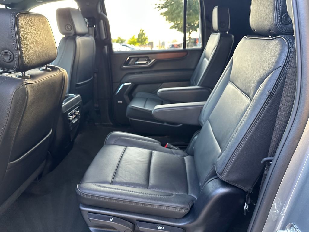 Used 2025 GMC Yukon XL Denali AWD/4WD image 29