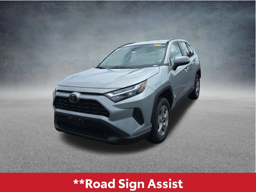 Used 2025 Toyota RAV4 XLE AWD/4WD image 15