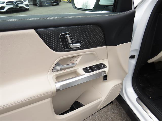 Used 2025 Mercedes-Benz GLB 250 4MATIC image 9