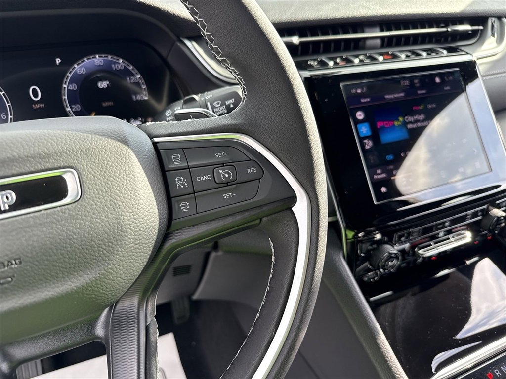 New 2025 Jeep Grand Cherokee Altitude image 15