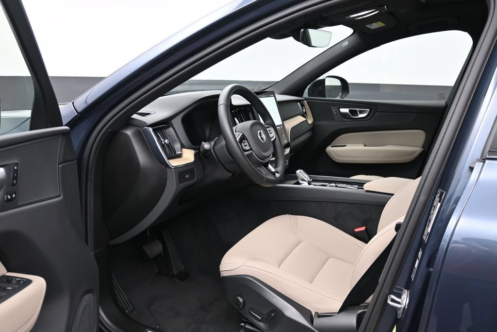 Used 2026 Volvo XC60 B5 Plus AWD/4WD image 9