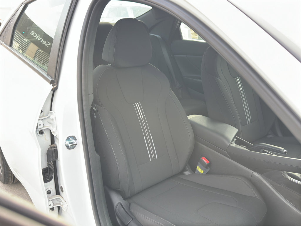 New 2025 Hyundai Elantra Sport image 28