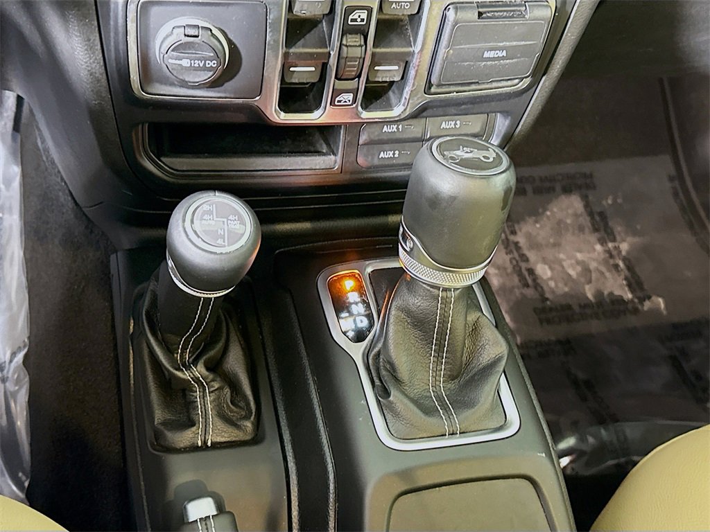 Used 2019 Jeep Wrangler Unlimited Sahara w/ Quick Order Package 24M Moab image 11