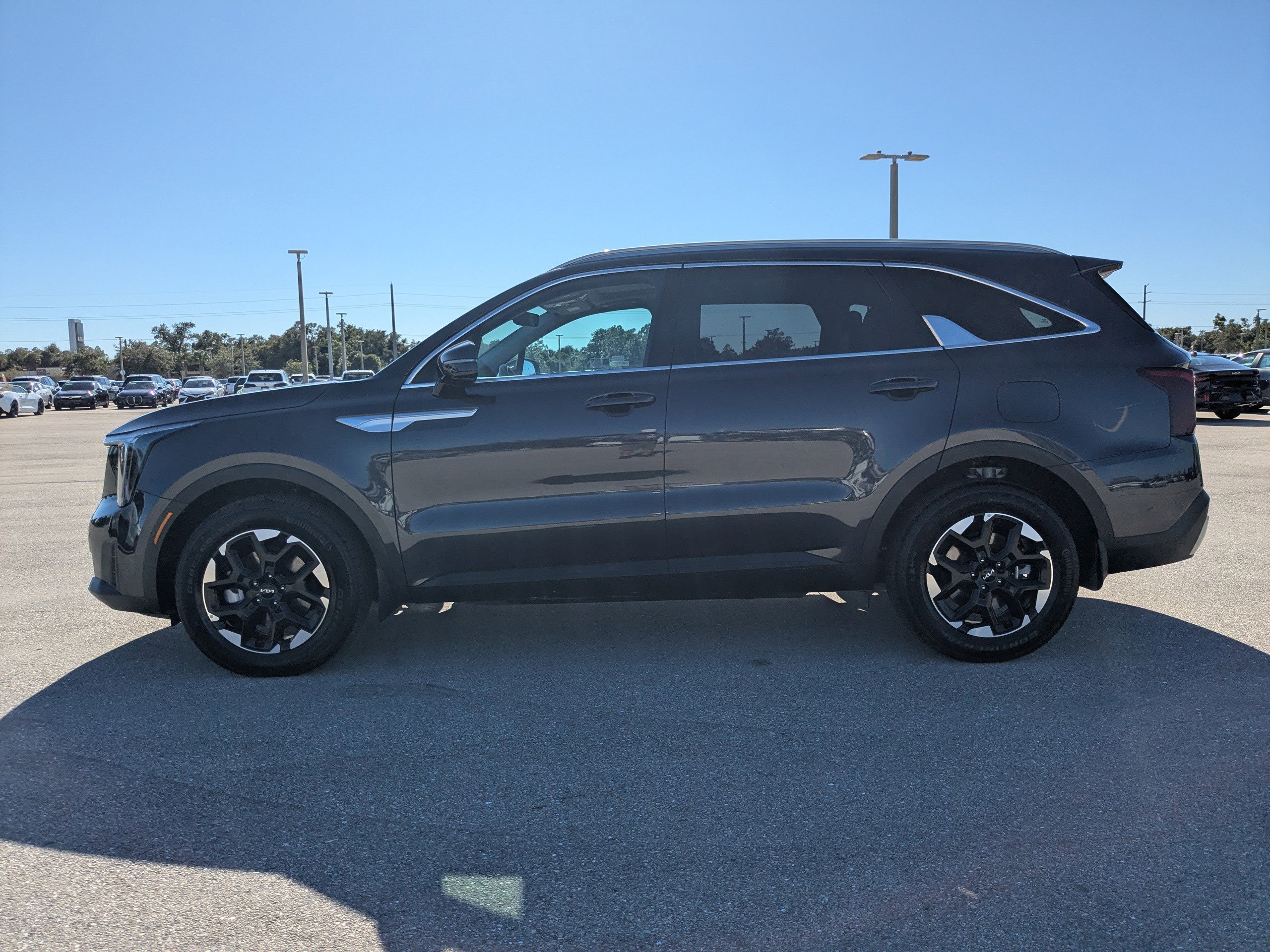 Certified 2025 Kia Sorento S w/ Panoramic Sunroof Package image 8