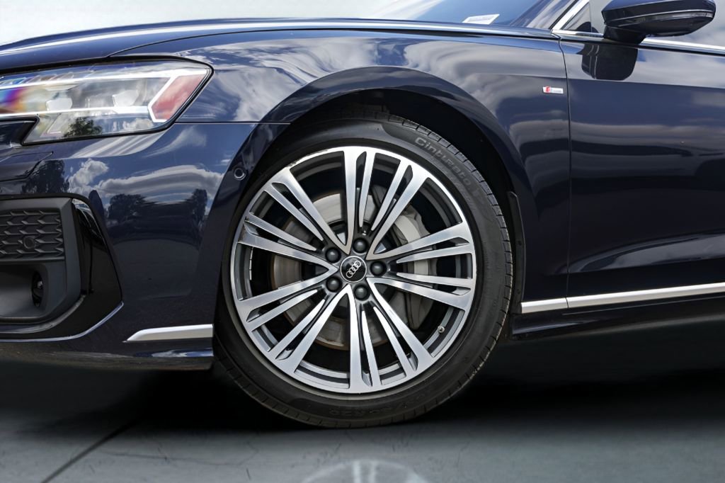 Used 2023 Audi A8 L 3.0T image 4
