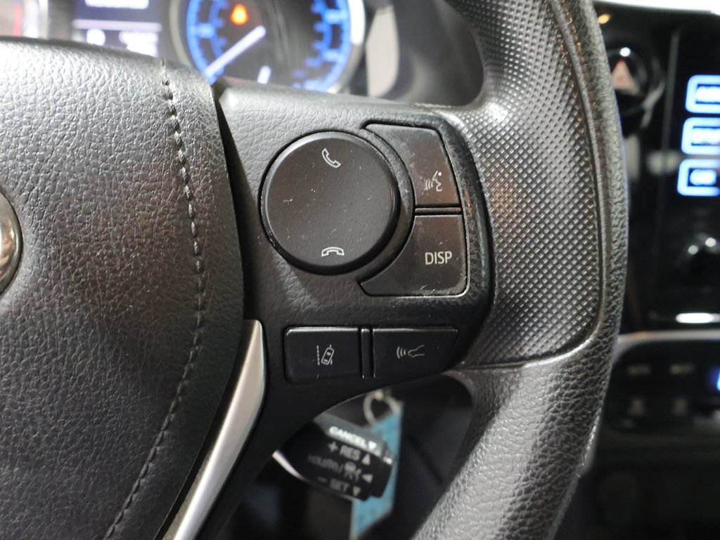 Used 2018 Toyota Corolla LE FWD image 32