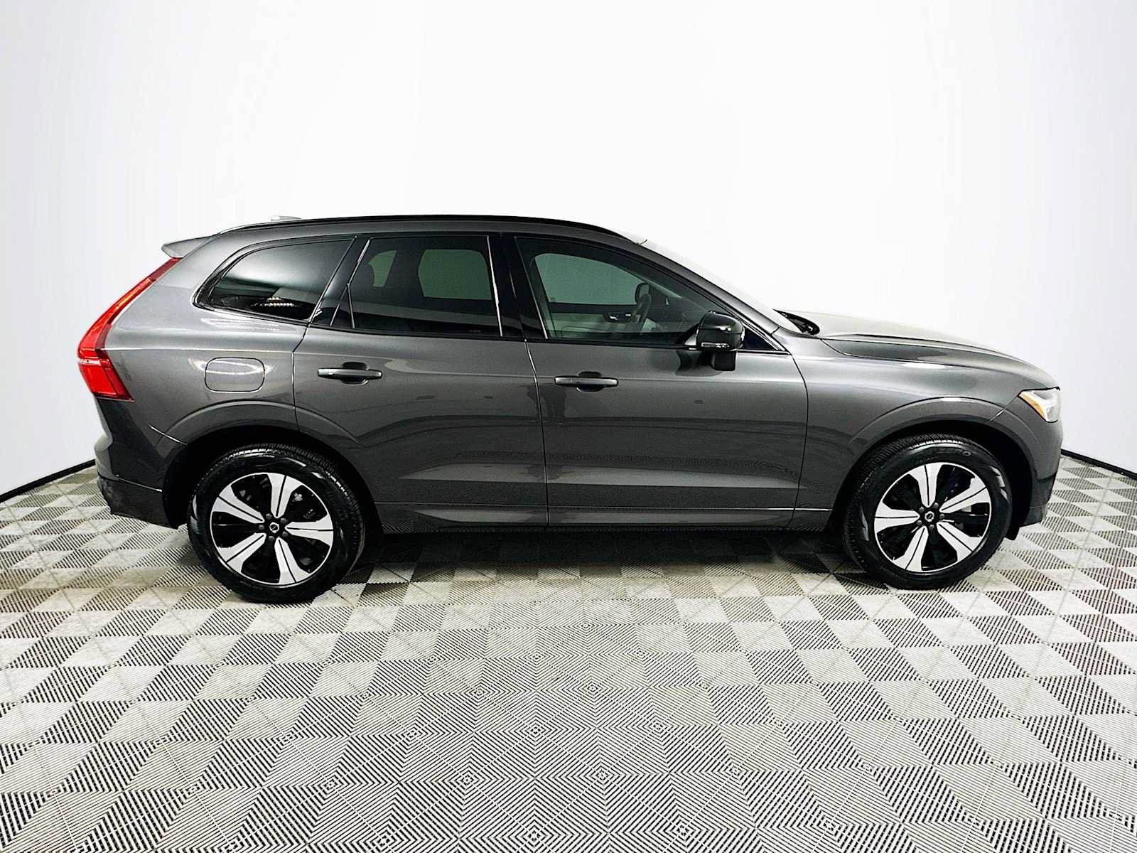 Used 2025 Volvo XC60 T8 Core w/ Protection Package Premier AWD/4WD image 8
