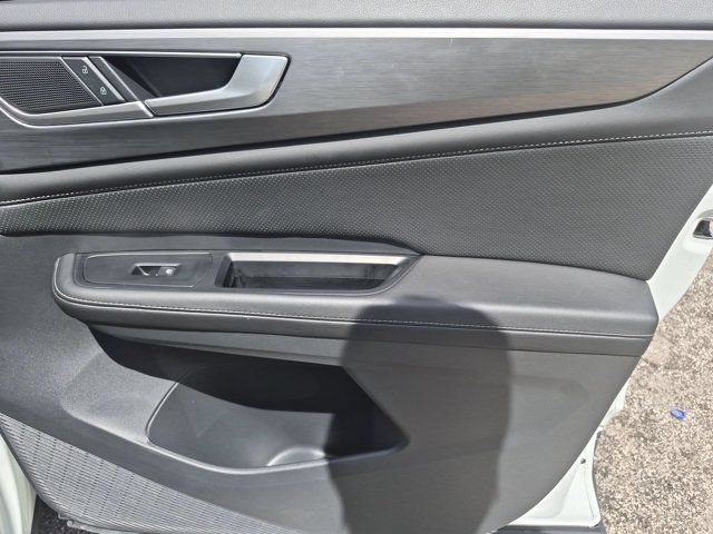 Used 2025 Volkswagen Atlas Cross Sport SE FWD image 32