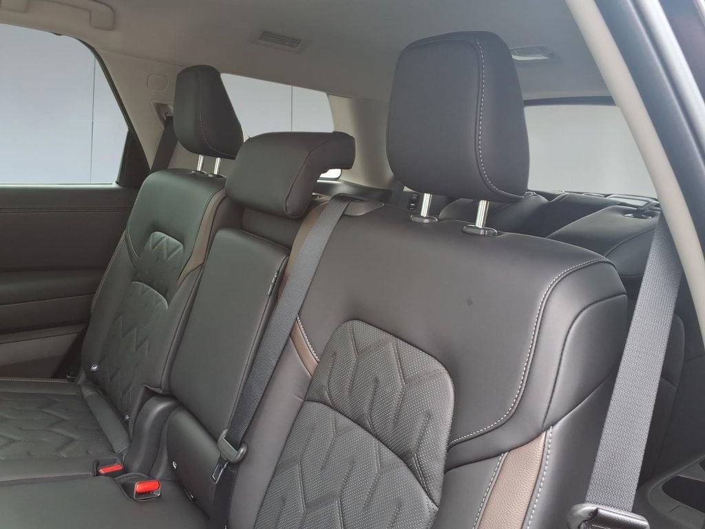 New 2026 Nissan Pathfinder Platinum w/ Cargo Package FWD image 12
