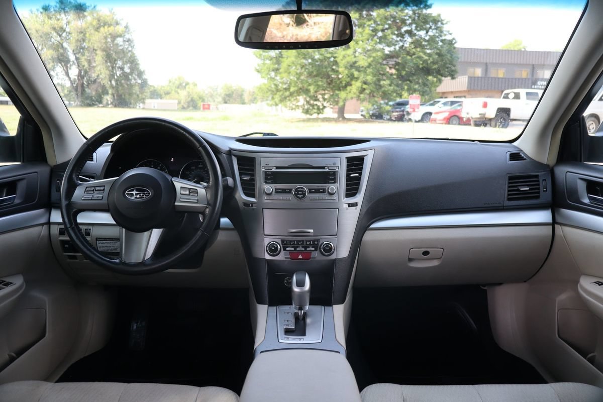 Used 2010 Subaru Outback 2.5i Premium AWD/4WD image 16