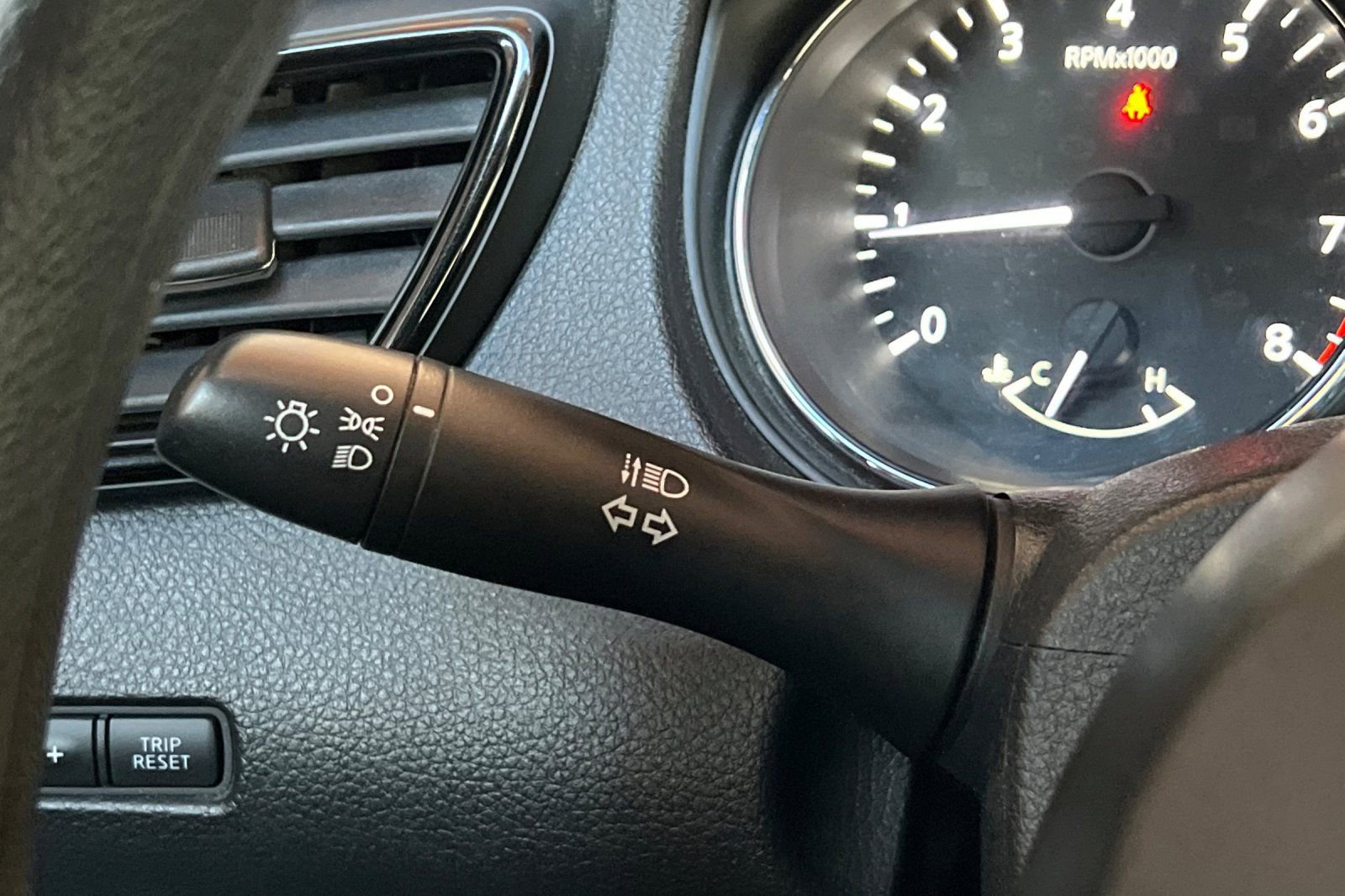 Used 2017 Nissan Rogue S image 32