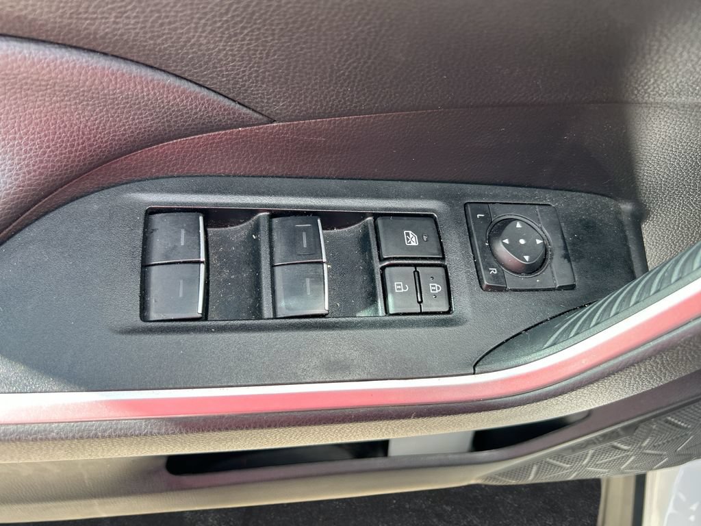 Used 2025 Toyota RAV4 XLE FWD image 13