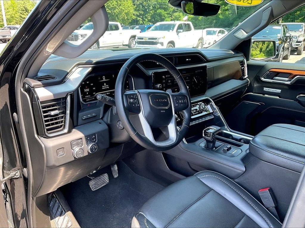 Used 2023 GMC Sierra 1500 Denali w/ Technology Package AWD/4WD image 8