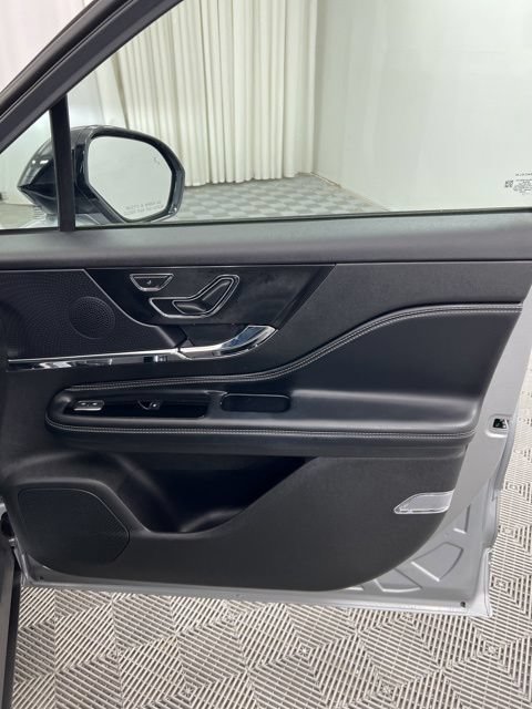 Used 2023 Lincoln Corsair AWD w/ Equipment Group 101A image 21