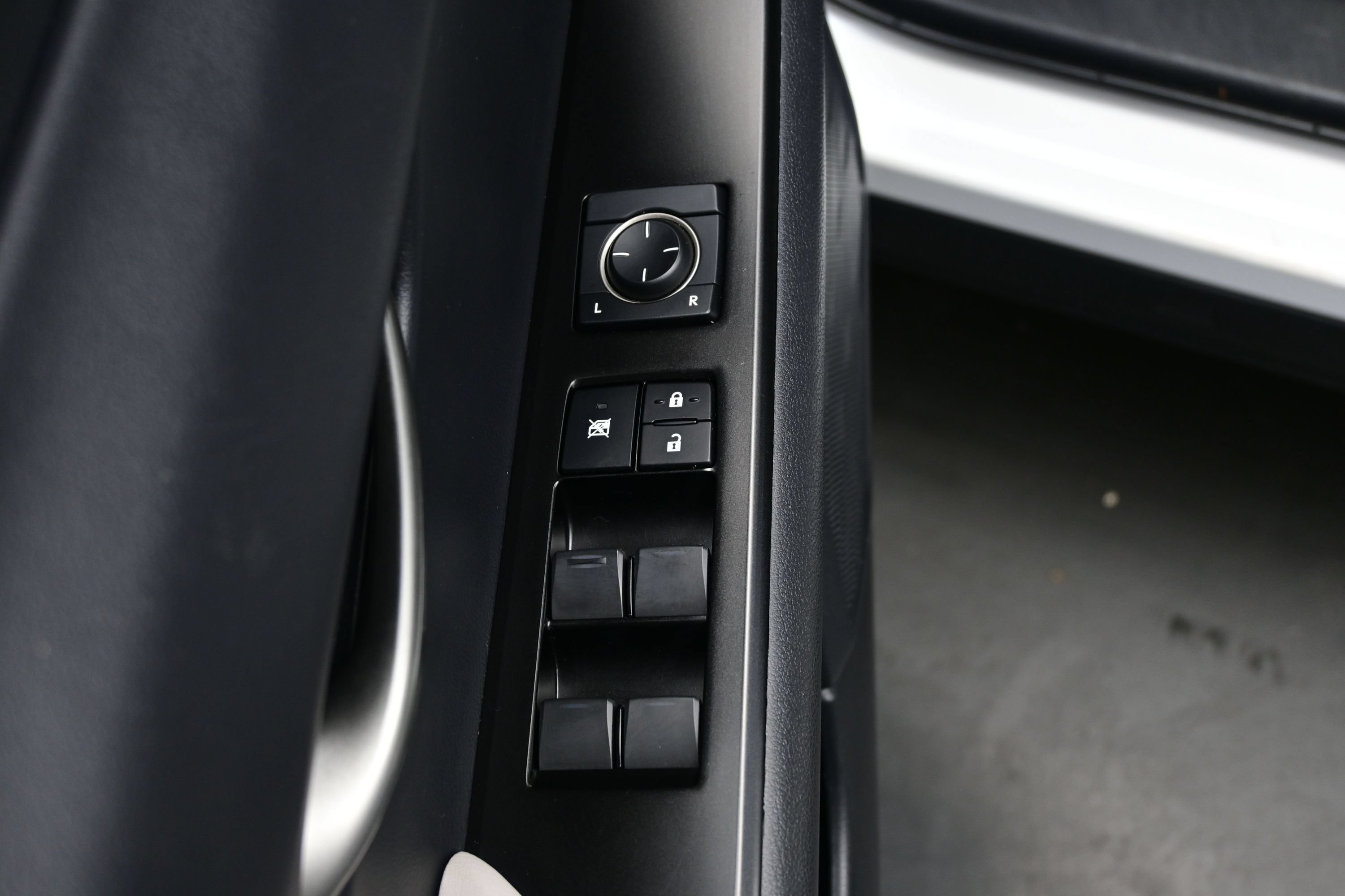 Used 2020 Lexus UX 250h w/ Premium Package AWD/4WD image 10