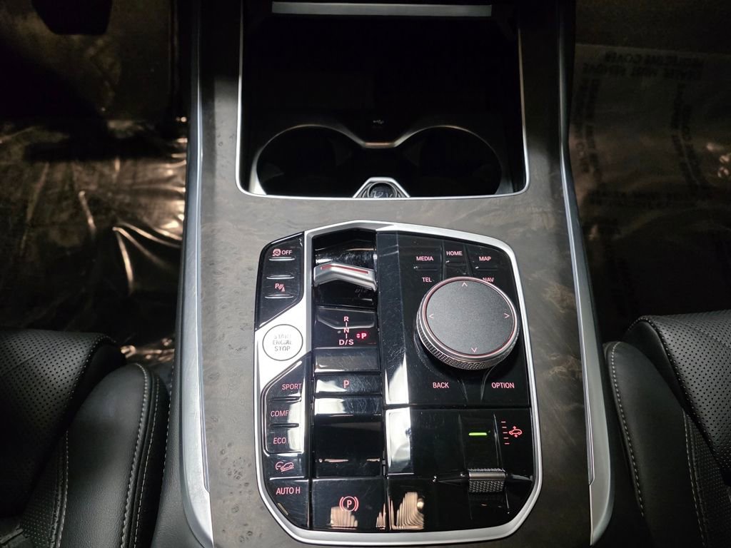 Used 2025 BMW X7 xDrive40i w/ Premium Package image 11