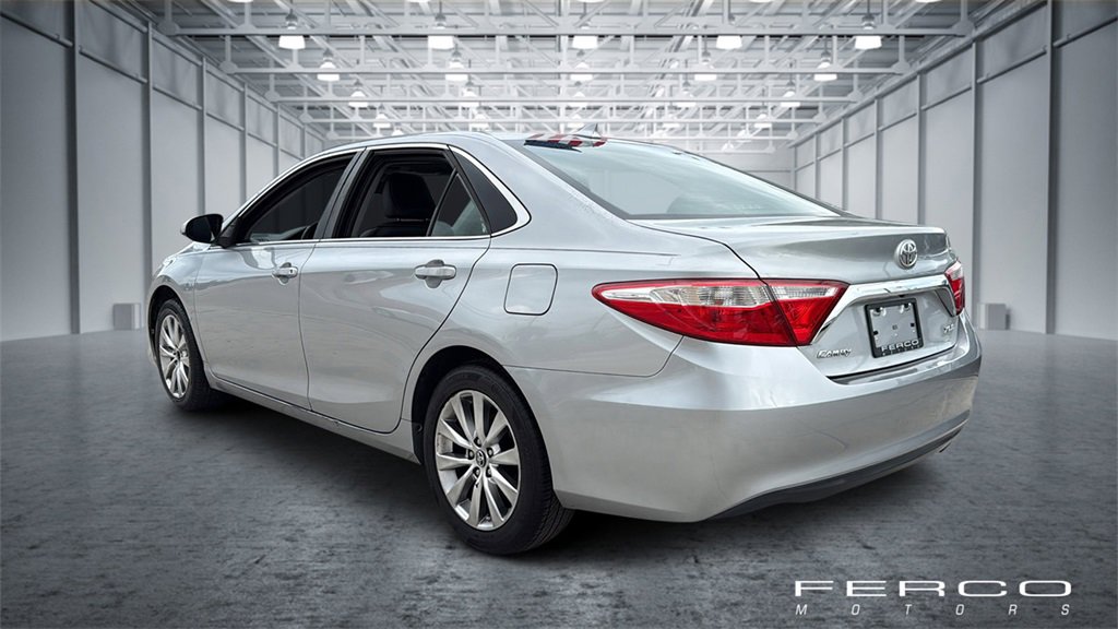 Used 2017 Toyota Camry XLE video 2