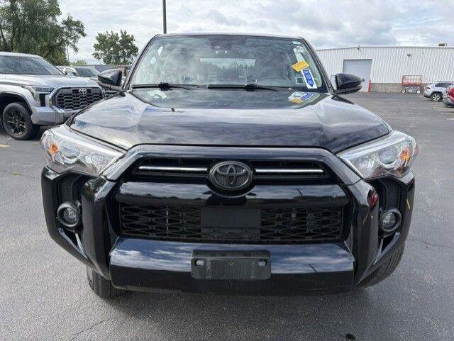Used 2024 Toyota 4Runner SR5 Premium w/ Moonroof Package AWD/4WD image 4
