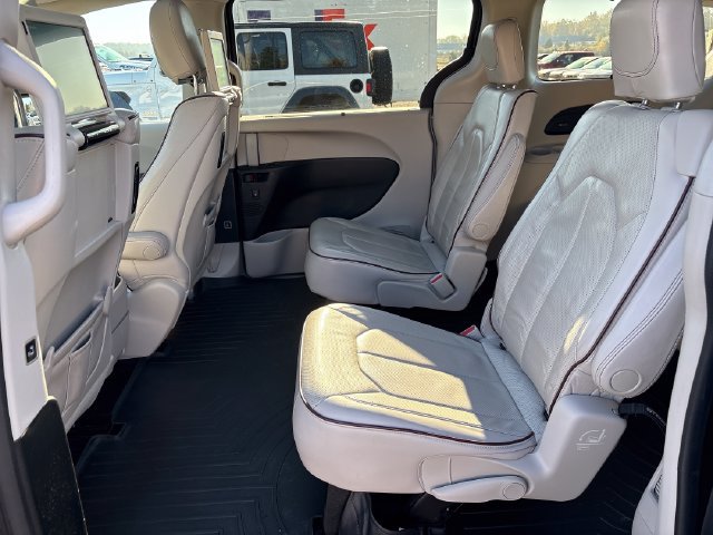 Used 2017 Chrysler Pacifica Limited FWD image 21