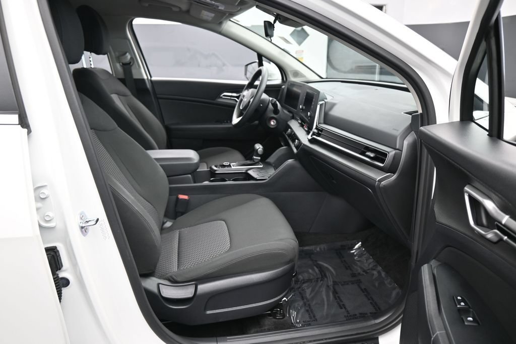 Used 2025 Kia Sportage LX FWD image 36