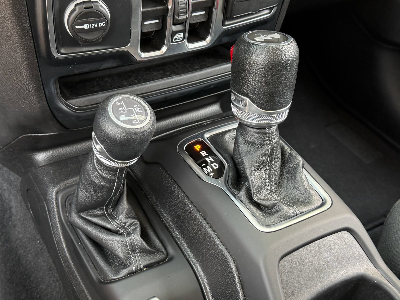 Used 2024 Jeep Wrangler Unlimited Sahara AWD/4WD image 32