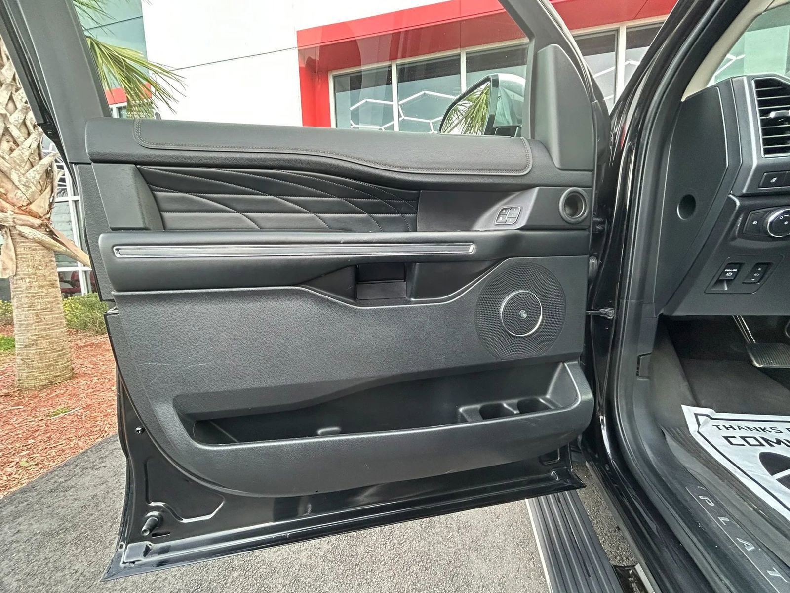 Used 2018 Ford Expedition Platinum AWD/4WD image 19