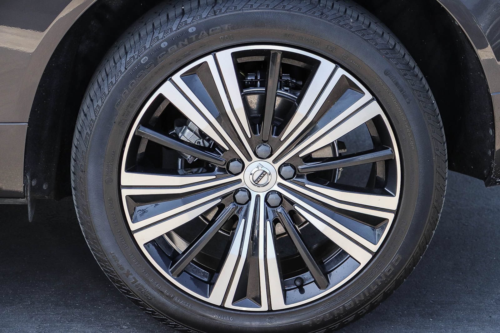 Used 2023 Volvo XC60 B5 Plus AWD/4WD image 12