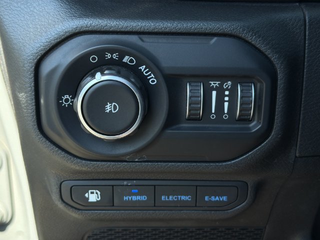 Used 2022 Jeep Wrangler Unlimited Sahara AWD/4WD image 32