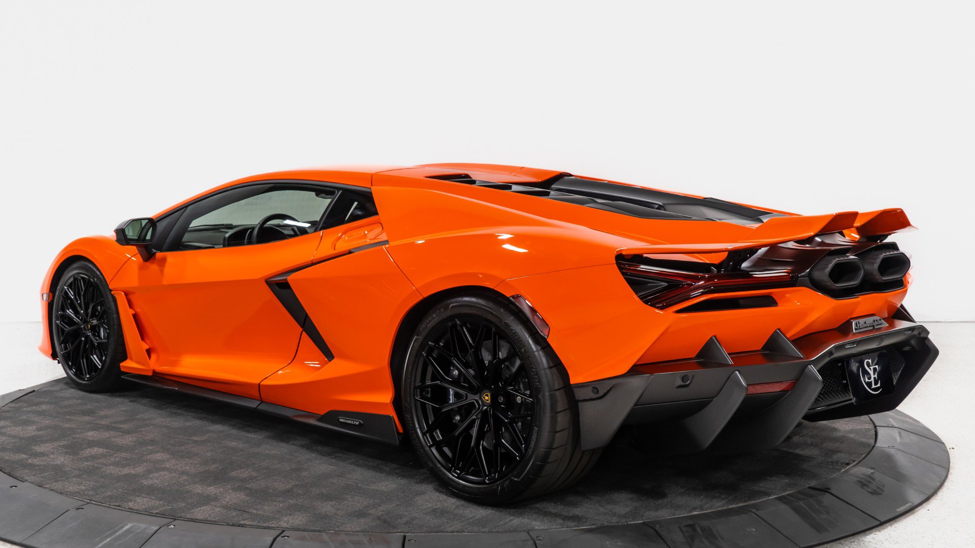 Used 2025 Lamborghini Revuelto image 5