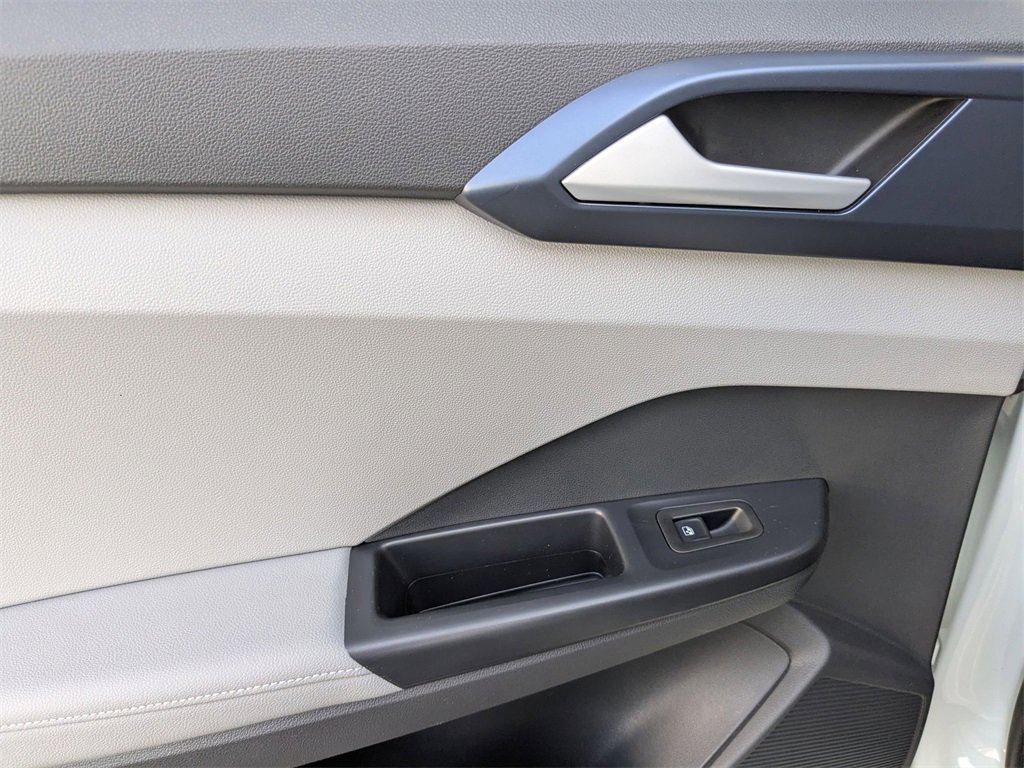 Used 2024 Volkswagen Taos SE image 23