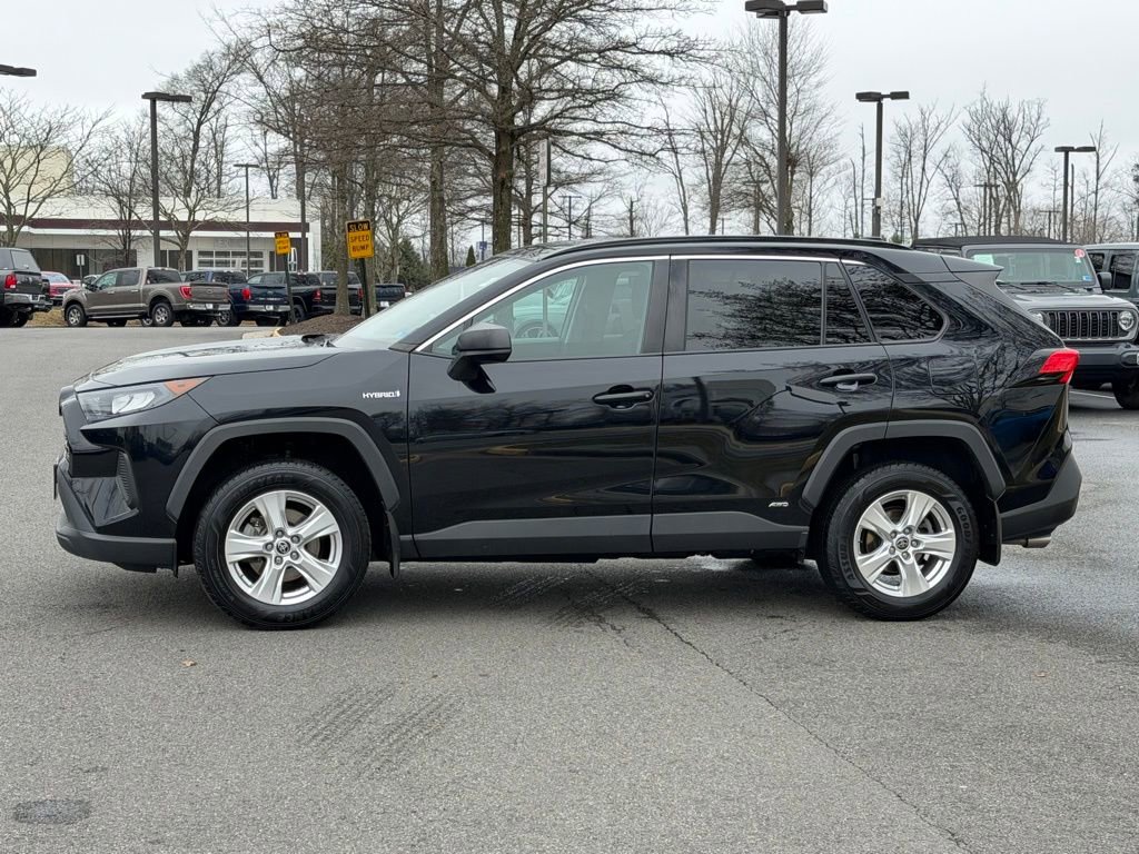 Used 2021 Toyota RAV4 LE image 11