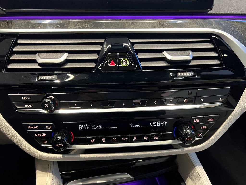 Used 2023 BMW M550i xDrive w/ Dynamic Handling Package image 21