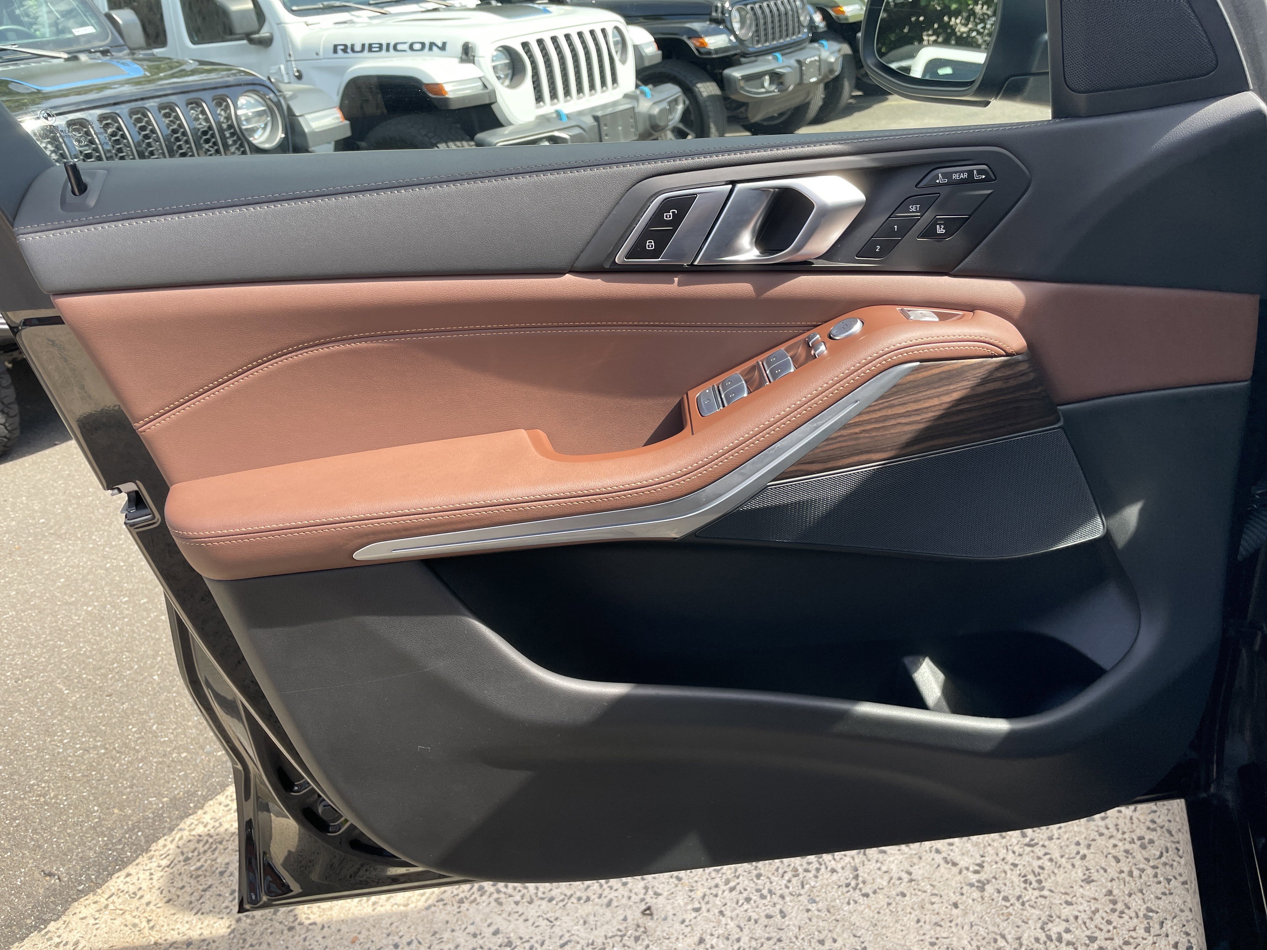 Used 2023 BMW X7 xDrive40i w/ Parking Assistance Package image 51