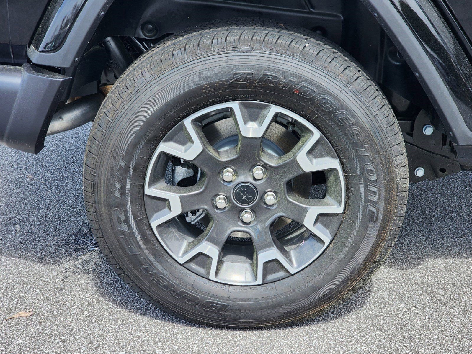 Used 2024 Jeep Wrangler Sahara image 3