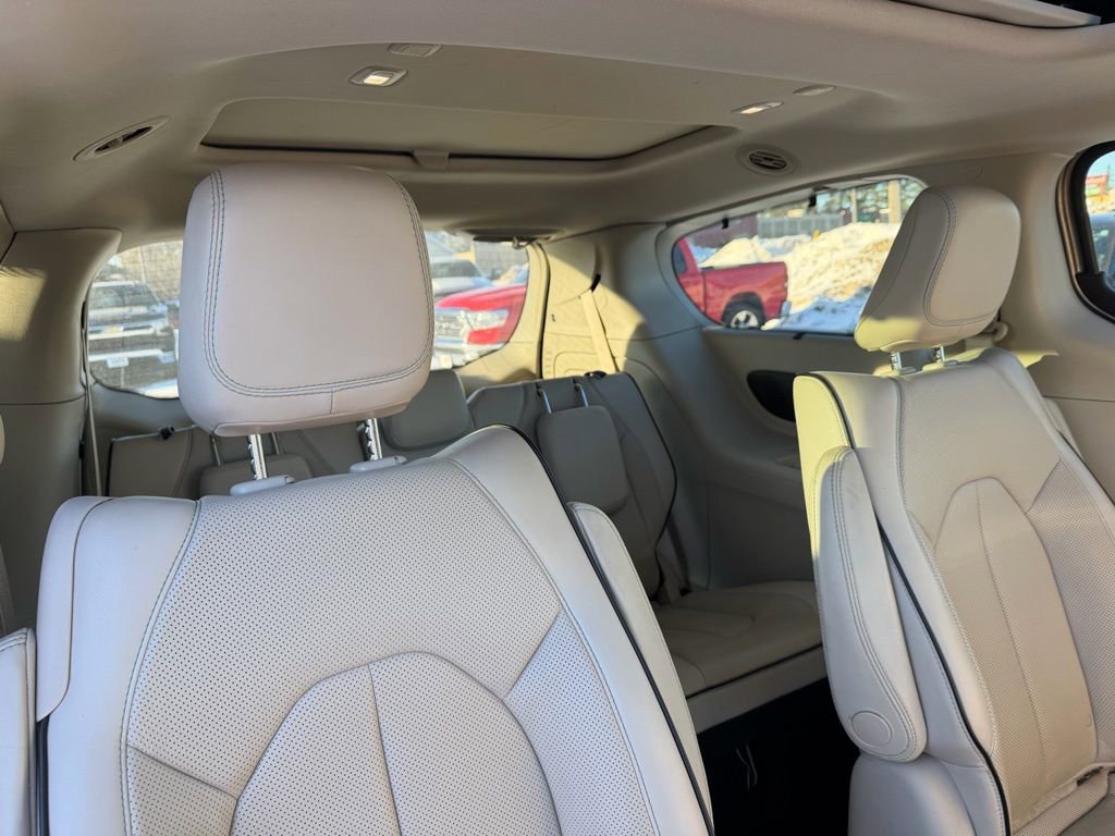 Used 2017 Chrysler Pacifica Platinum image 26
