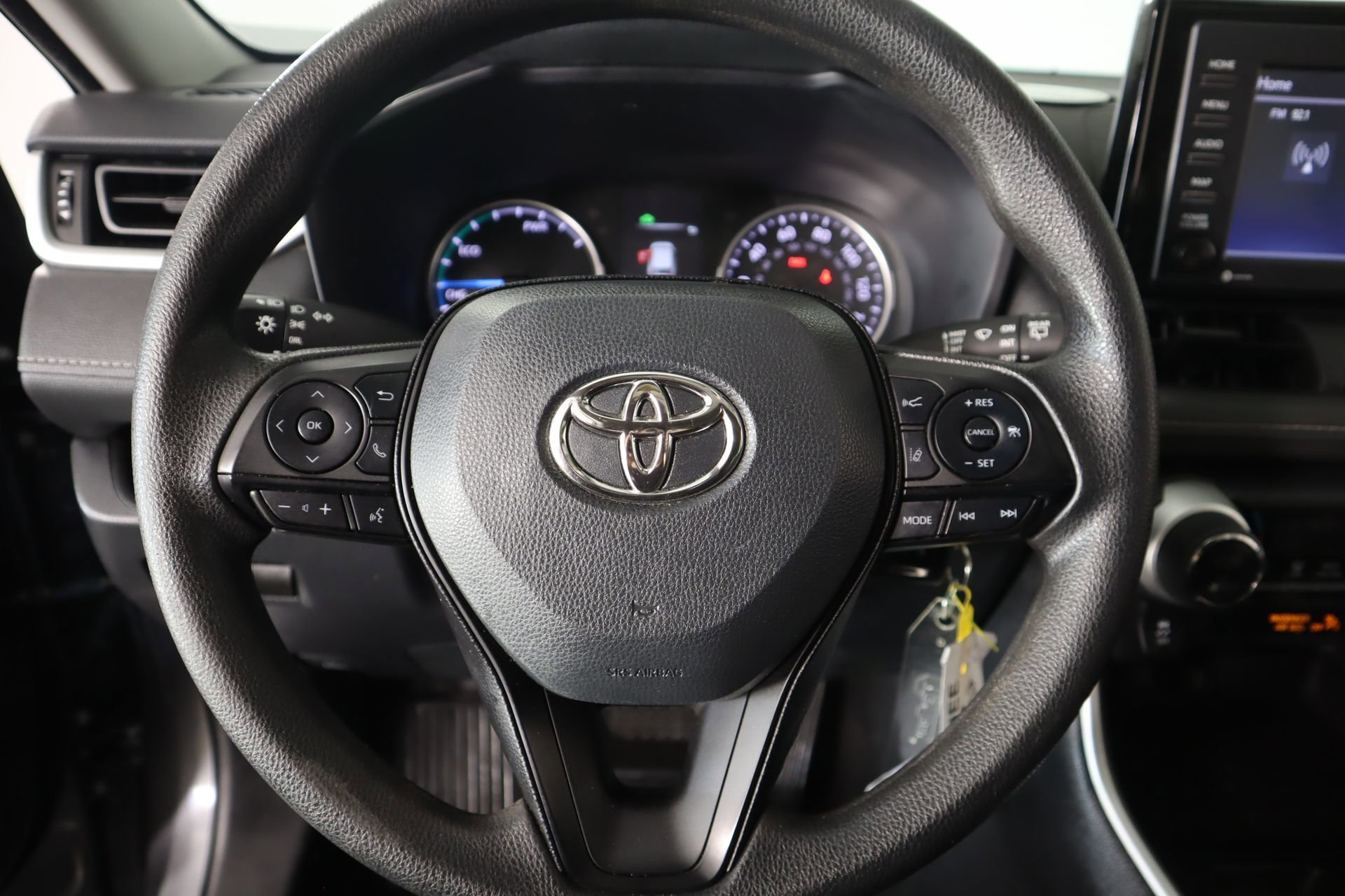 Used 2022 Toyota RAV4 LE image 3