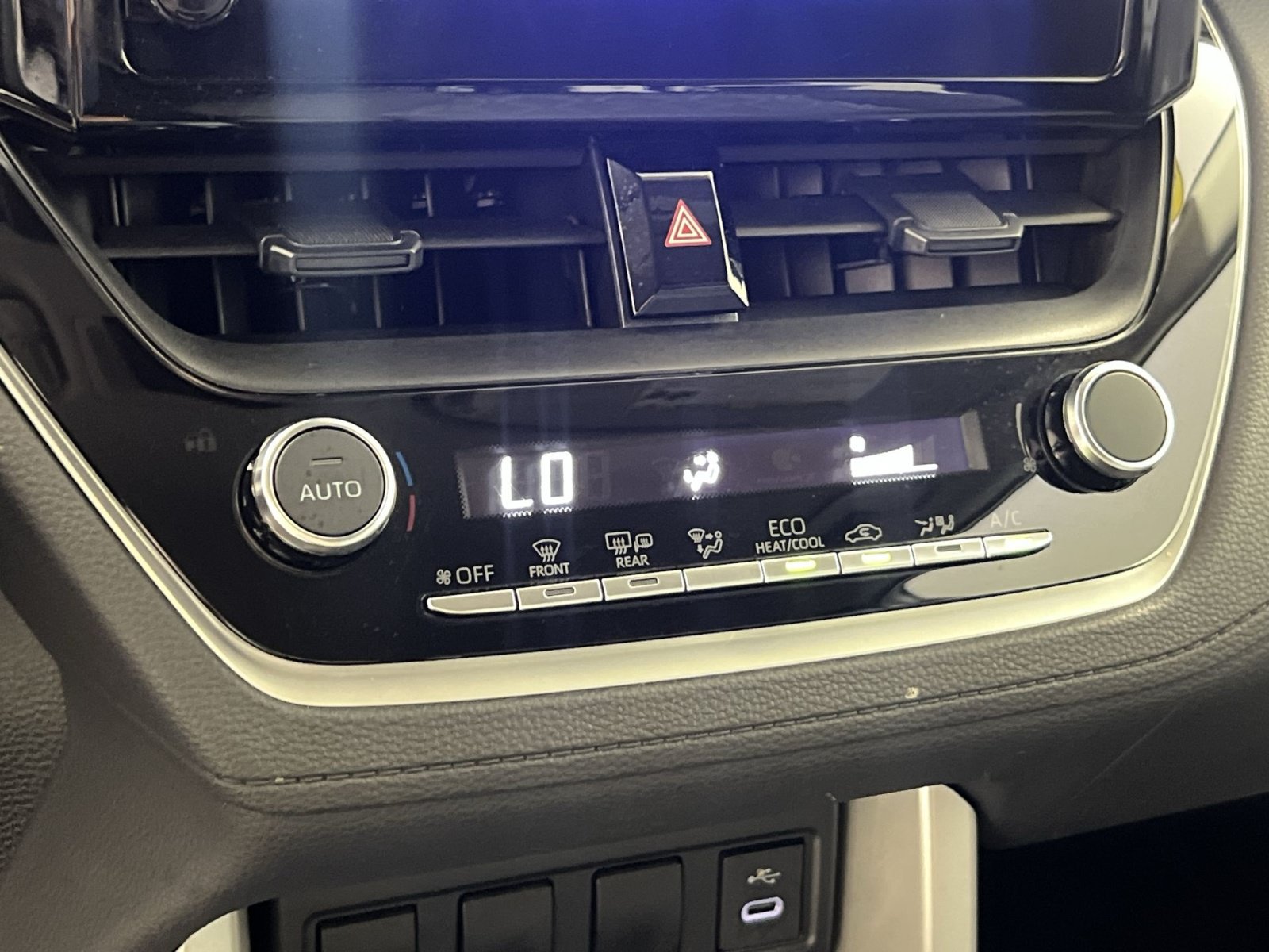 Used 2025 Toyota Corolla Cross LE FWD image 21