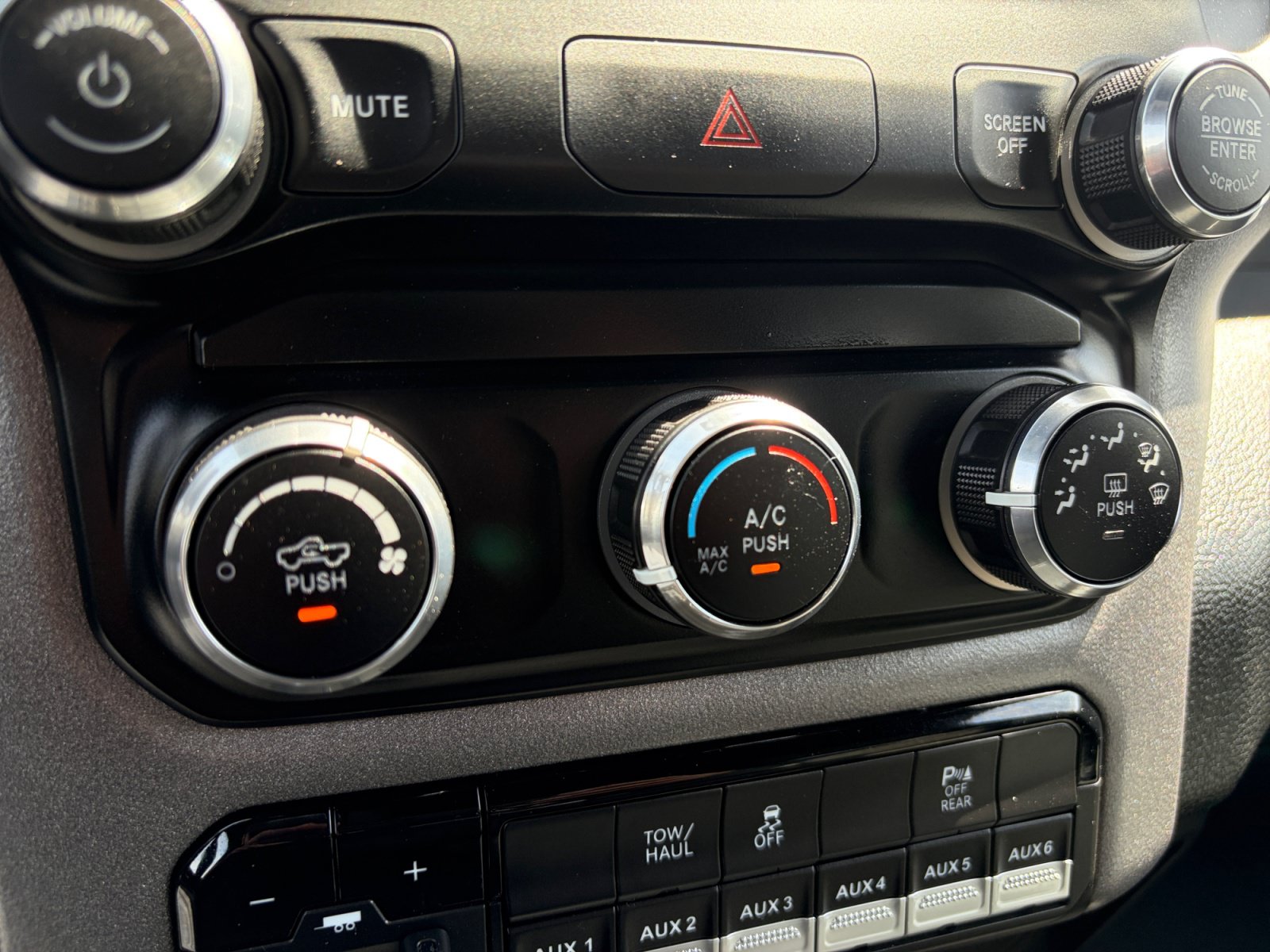 Used 2024 RAM 2500 Tradesman w/ Chrome Appearance Group AWD/4WD image 25