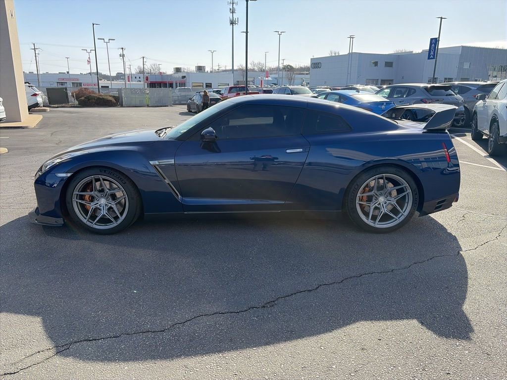 Used 2014 Nissan GT-R Premium image 10