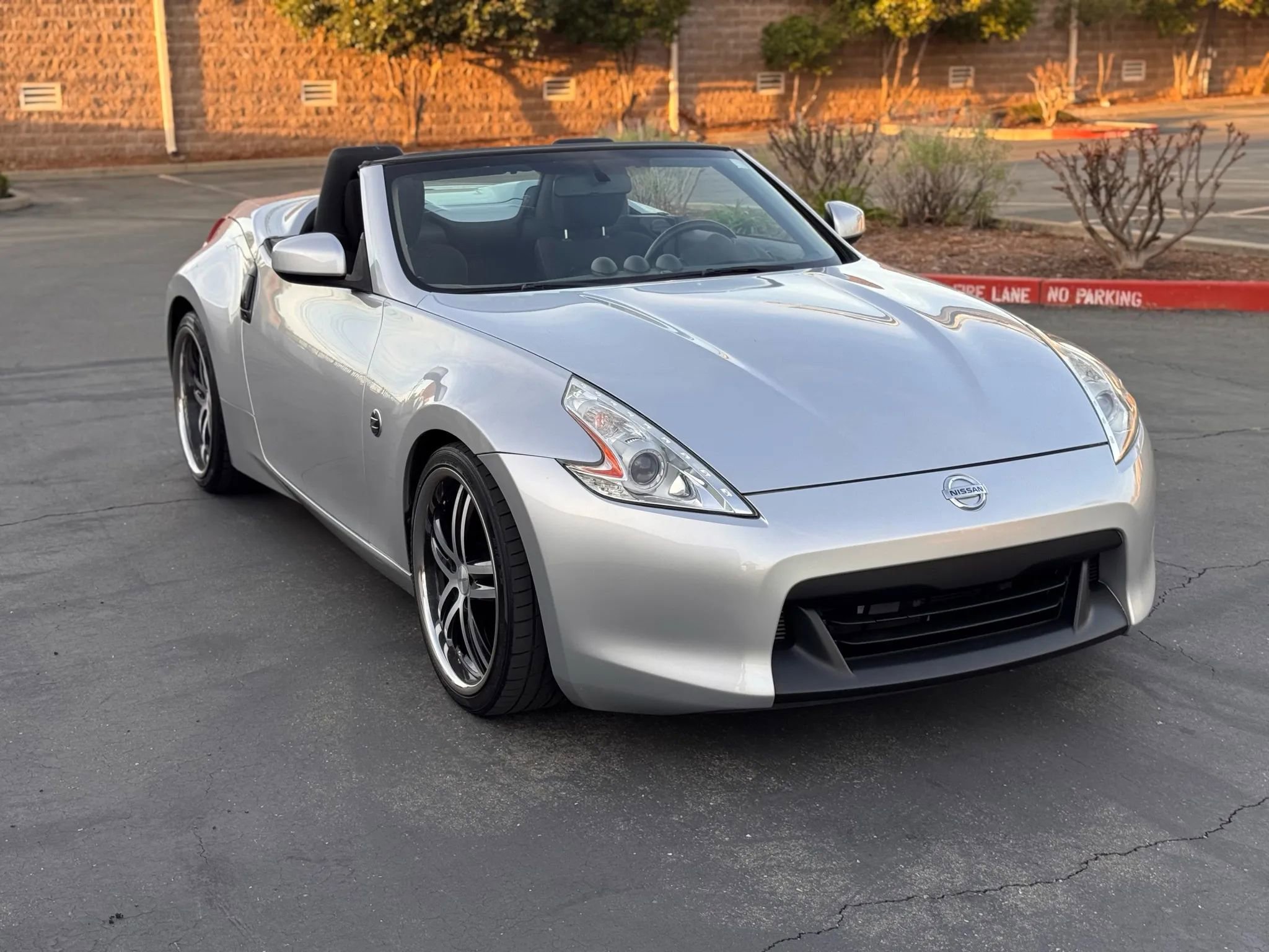 Used 2012 Nissan 370Z Roadster RWD image 25