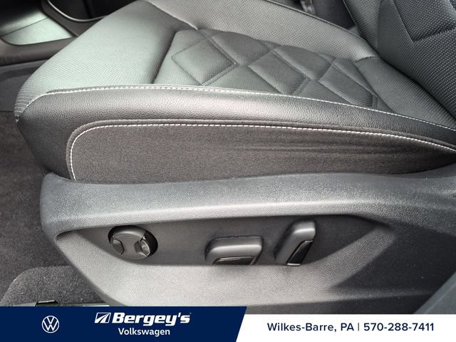 Certified 2025 Volkswagen Atlas SE AWD/4WD image 14