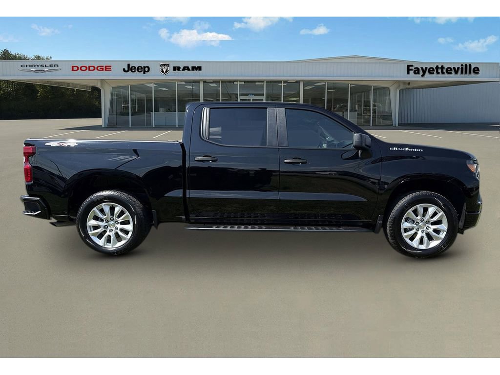 Used 2025 Chevrolet Silverado 1500 Custom image 2