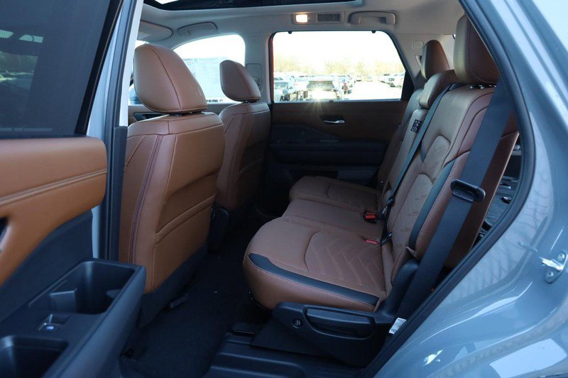 New 2025 Nissan Pathfinder Platinum w/ Cargo Package image 26