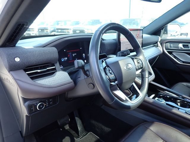 Used 2025 Ford Explorer Platinum AWD/4WD image 16