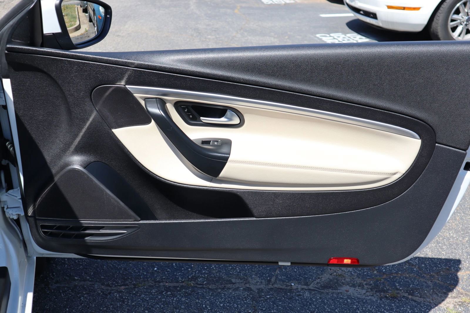 Used 2015 Volkswagen Eos Executive FWD image 12