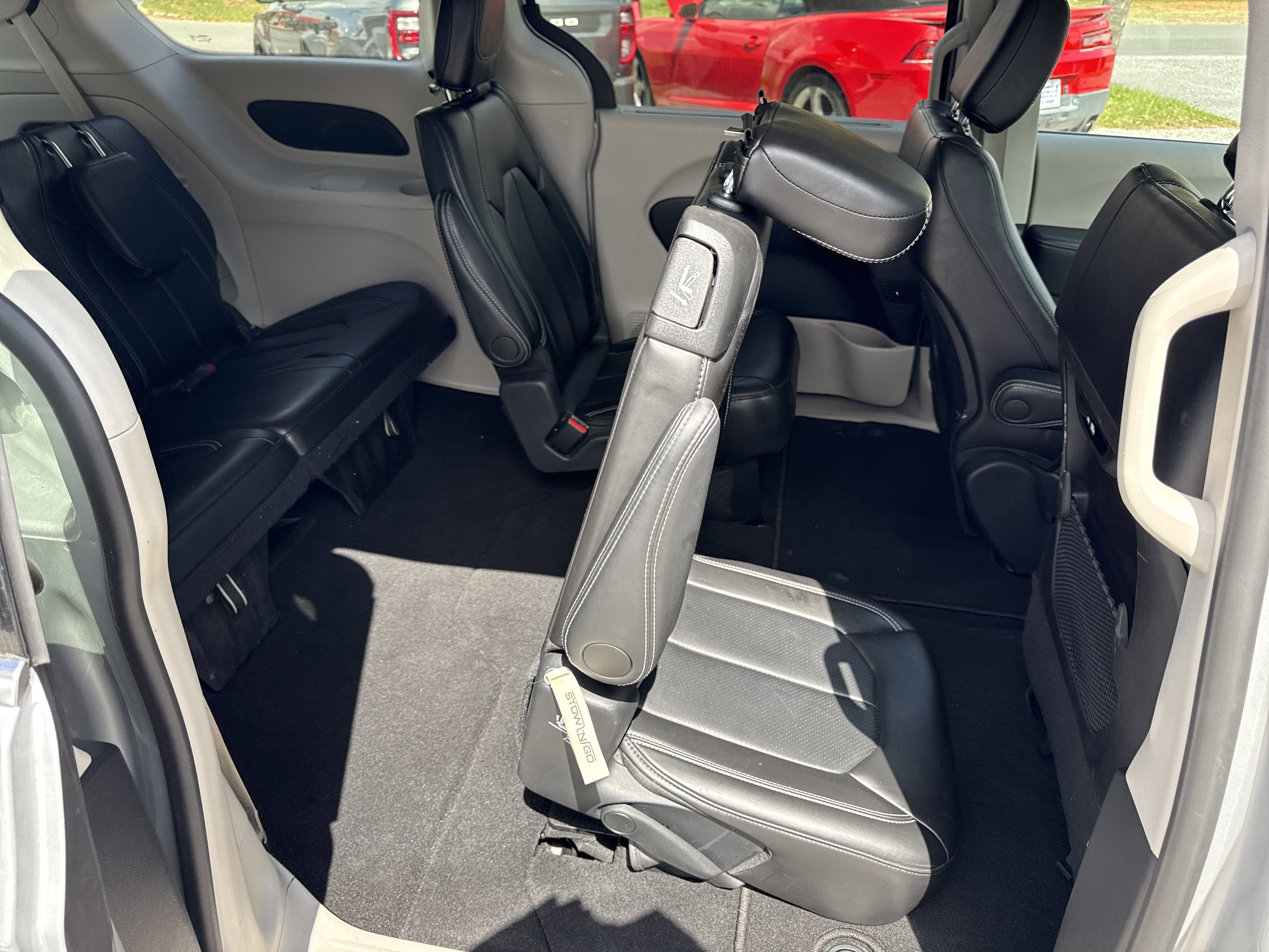 Used 2024 Chrysler Pacifica Touring-L image 30